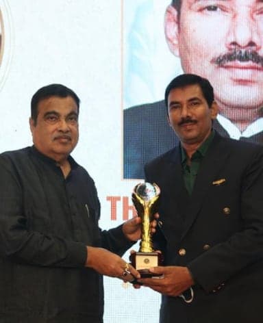 M.P. President Thakur Makwana ji awarded for social welfare by Transport Minister Shri Nitin Gadkari Ji